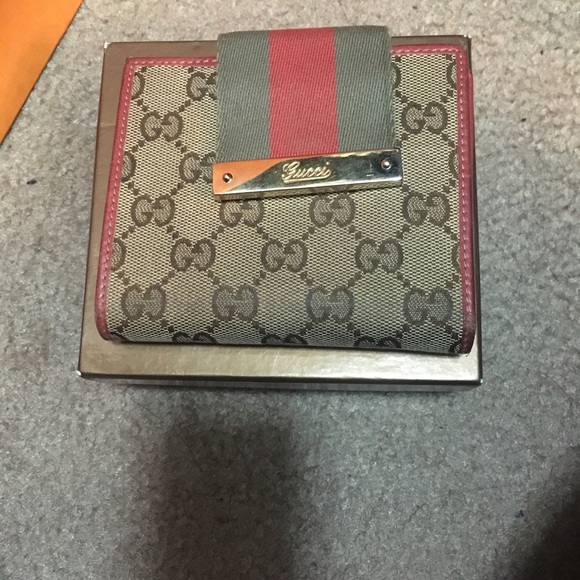 Authentic Gucci wallet. - Picture 2 of 5